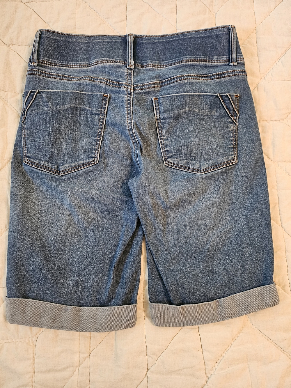 Apt. 9 - 2 Button Bermuda Shorts w/ Comfort Waistband - Size 4 - Picture 2 of 7